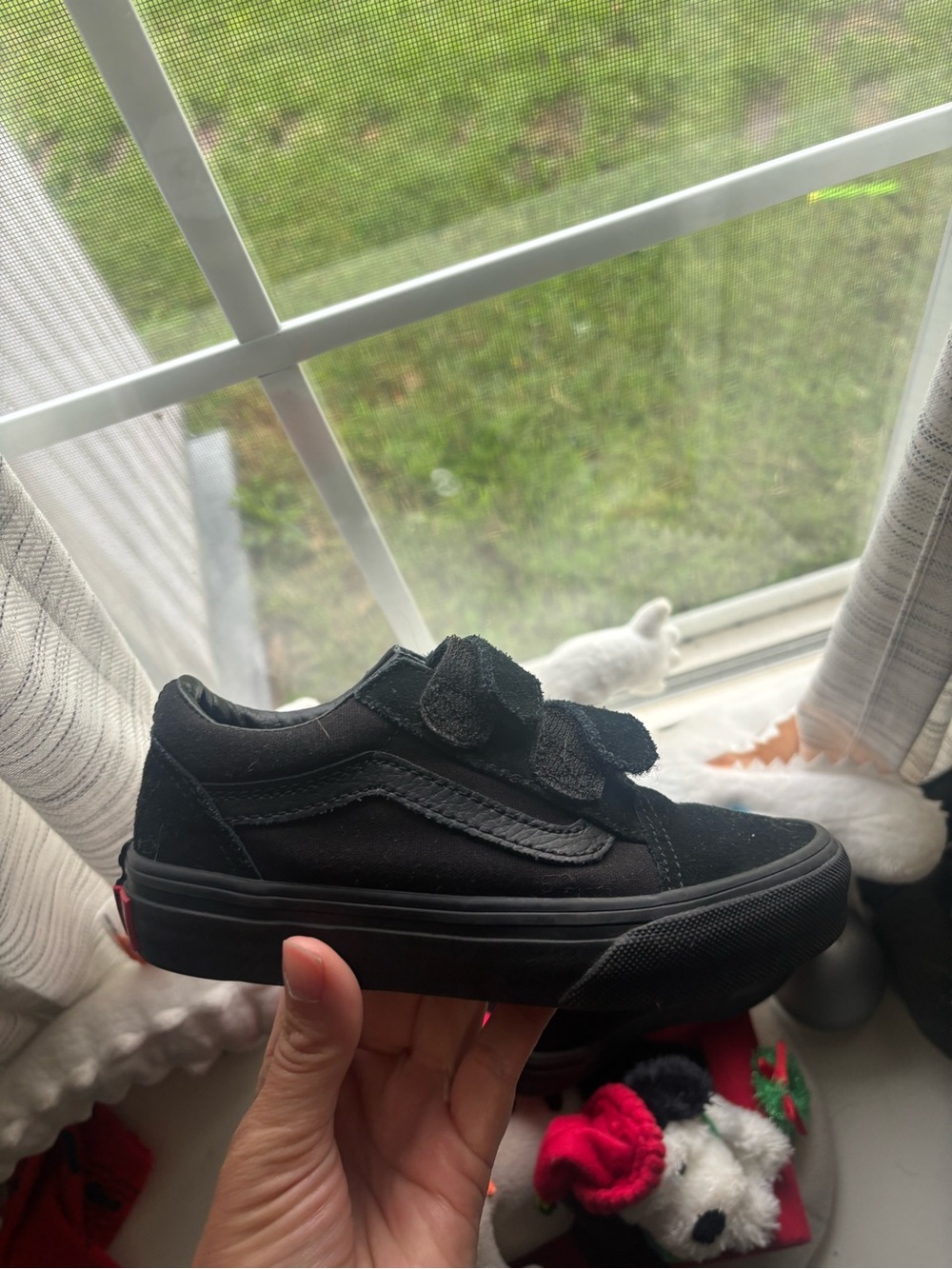 Vans Kids Black Low-Top Velcro Skate Sneakers
